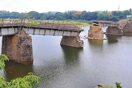 പഴയ കൊച്ചിൻപാലത്തിൽ ചില്ലുപാലം നിർമിക്കാൻ രണ്ട് തൂണുകൾ നിലനിർത്തും