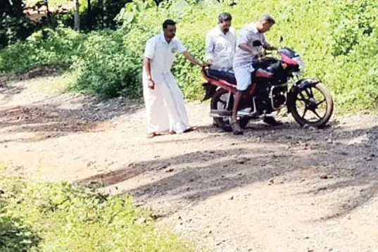 നന്നാക്കിത്തരുമോ പൊയിലൂർ-വെങ്ങത്തോട് റോഡ്