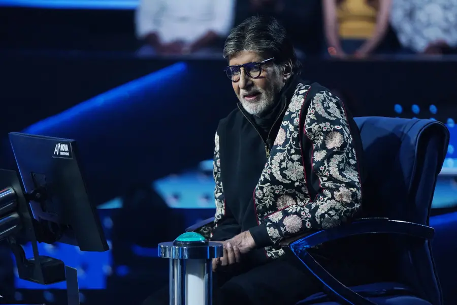 Amitabh Bachchan injures knee after fall on ‘KBC 18’ sets, reveals why he couldn't stand