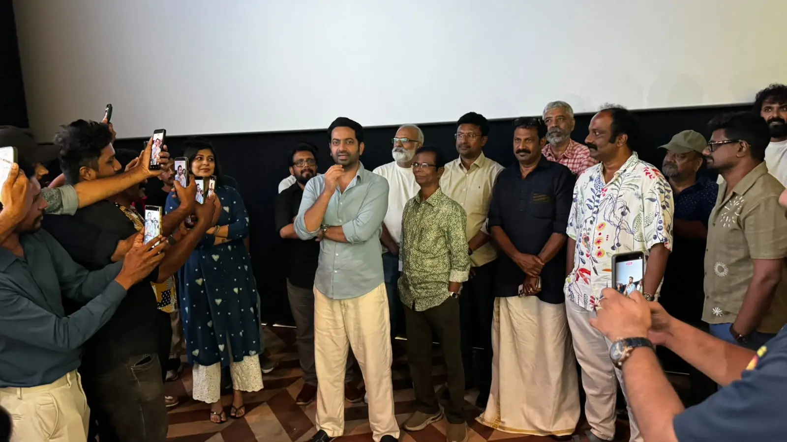 'ദ തേർഡ് മർഡർ' സെലിബ്രിറ്റി പ്രീമിയർ ഷോയ്ക്കുശേഷം താരങ്ങളും അണിയറപ്രവർത്തകരും സംസാരിക്കുന്നു | ഫോട്ടോ: അറേഞ്ച്ഡ്