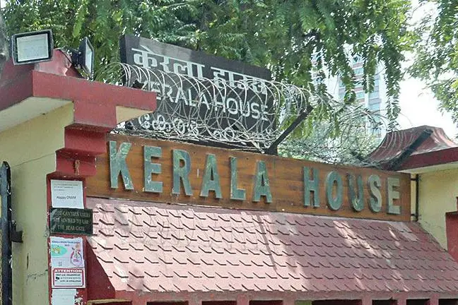 ‘ലവ്‌ലി’യിലെ മലയാളിവിദ്യാർഥികളെ സഹായിക്കുന്നില്ലെന്ന് ആരോപണം; സഹായംതേടിയത് വിദ്യാർഥിയാണോ എന്നറിയില്ലെന്ന് കേരളഹൗസ്