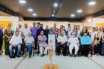 വർണവിസ്മയം തീർത്ത് ‘വർണയാത്ര’