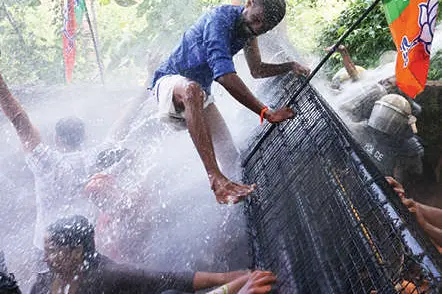 ഉദുമ എം.എൽ.എ. ഓഫീസിലേക്ക് ബി.ജെ.പി. മാർച്ച്