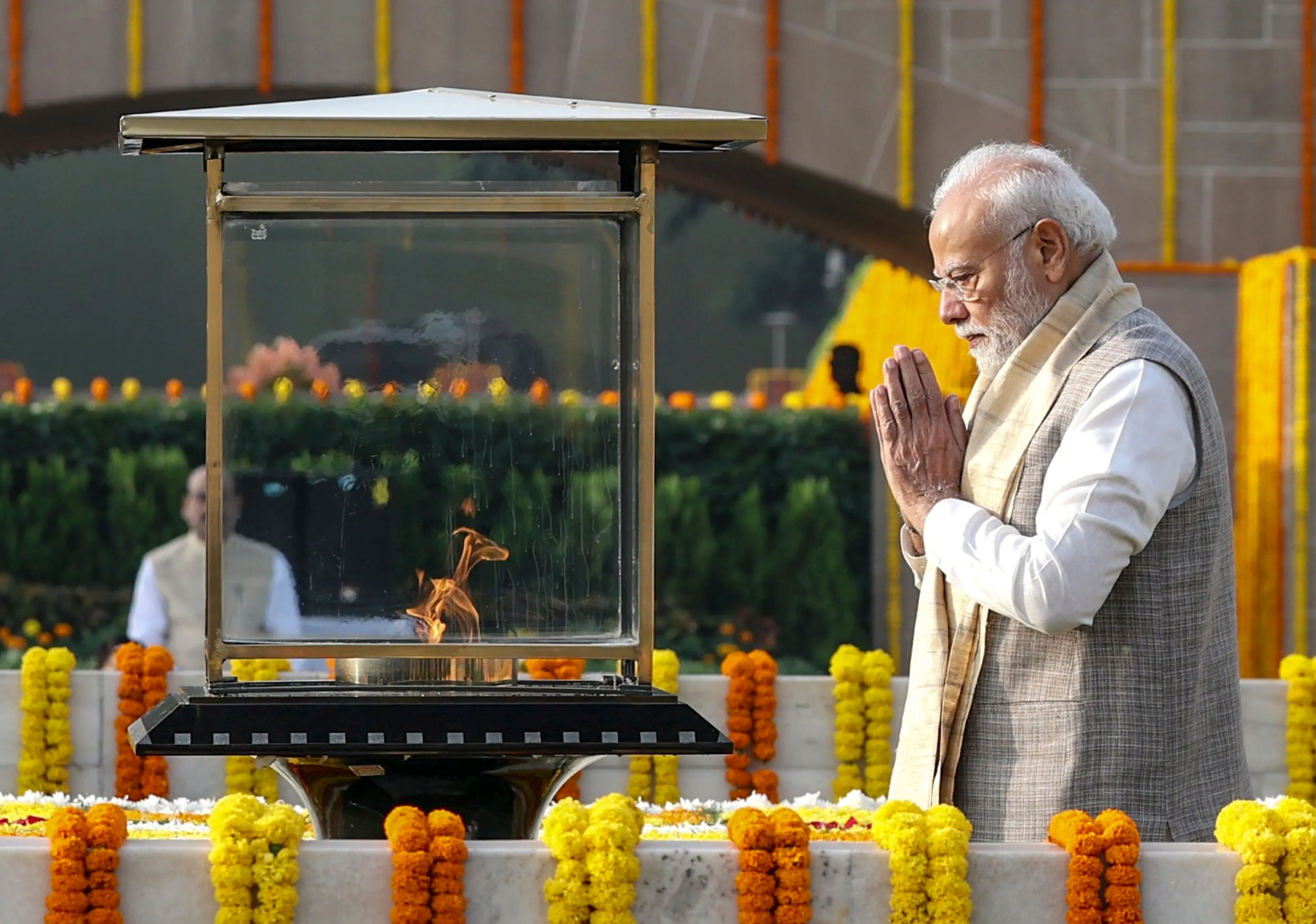 PM Modi pays tribute to Mahatma Gandhi