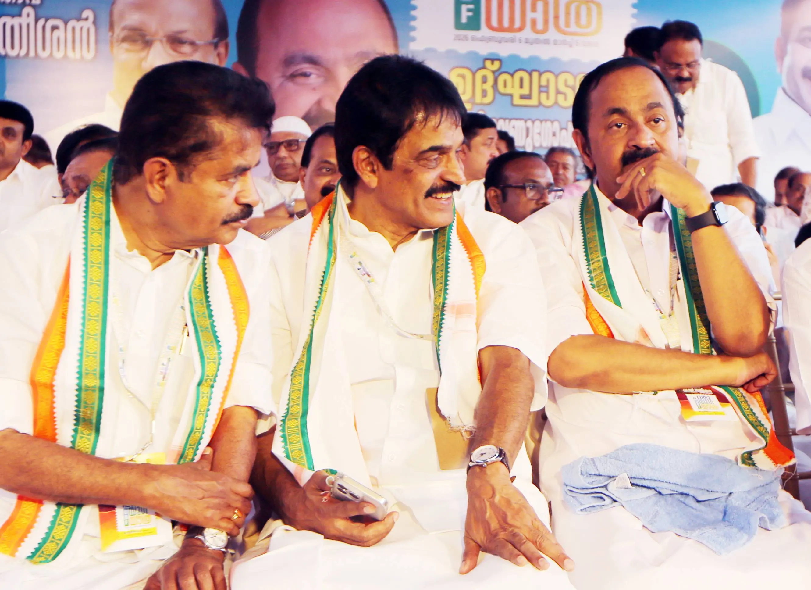 അടൂര് പ്രകാശ്, കെ.സി.വേണുഗോപാല്, മുഖ്യമന്ത്രി വി.ഡി.സതീശന് |ഫോട്ടോ:മാതൃഭൂമി