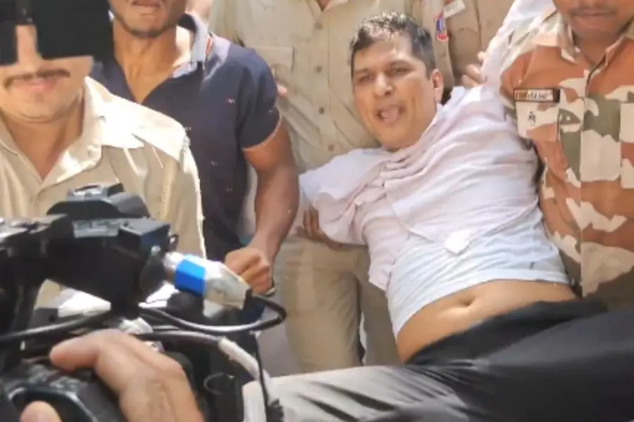AAP Delhi chief Saurabh Bharadwaj detained at Jantar Mantar; alleges male cops manhandled women protesters