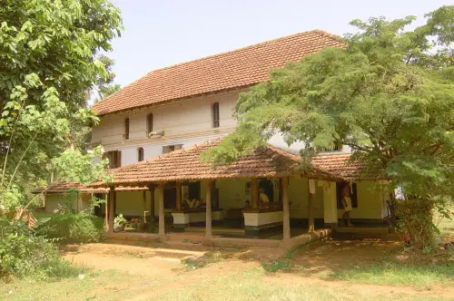നാലുകെട്ട് | Mathrubhumi Archives