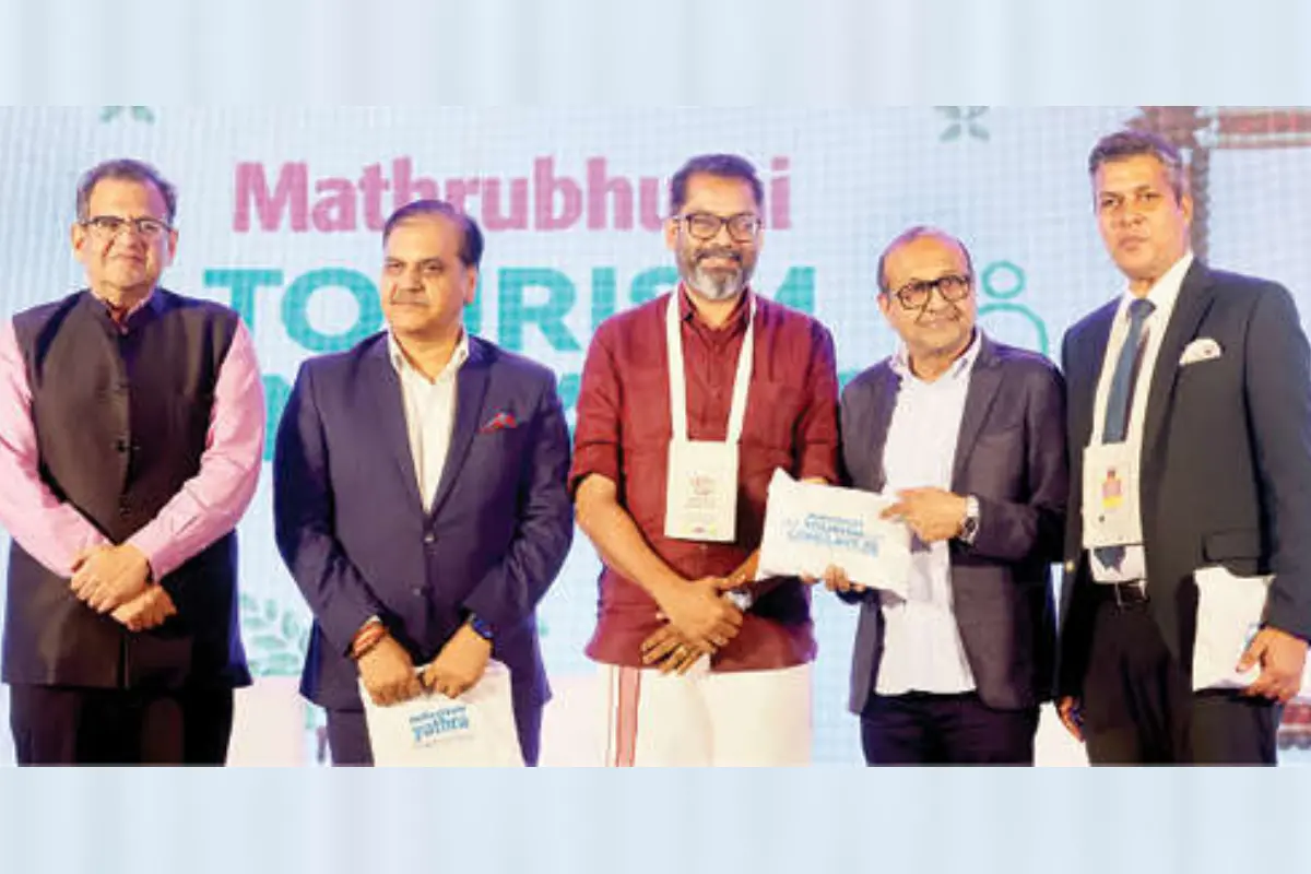 'സെലിബ്രേറ്റിങ് മലബാർ വെഡിങ്സ് മൈസ് ആൻഡ് ഡെസ്റ്റിനേഷൻ ഇവൻറ്സ്' എന്ന വിഷയത്തിൽ നടന്ന സെഷനുശേഷം കെ. ജയന്ത് എം.എൽ.എ.യിൽനിന്ന് ഉപഹാരം ഏറ്റുവാങ്ങിയ ശ്രീകാന്ത് കനോയി, അമരേഷ് കുമാർ തിവാരി, പ്രമോദ് ലുനാവത്ത്, പ്രേം കമൽ എന്നിവർ