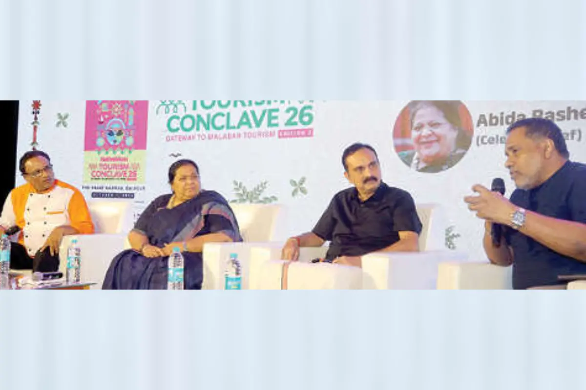 മാതൃഭൂമി ടൂറിസം കോൺക്ലേവിൽ 'ദി ടേസ്റ്റ് ഓഫ് മലബാർ' സെഷനിൽ സുമേഷ് ഗോവിന്ദ് സംസാരിക്കുന്നു. സഞ്ജയ് തുമ്മ, ആബിദ റഷീദ്, ആശിഷ് നായർ എന്നിവർ സമീപം