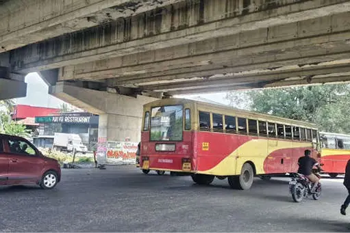 പഴയ രൂപരേഖയിൽ കളർകോട് ബൈപ്പാസ് ജങ്ഷനിൽ നിർമാണം തുടരുന്നു