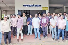 കെ.എസ്.ഇ.ബി. കരാർ മീറ്റർ റീഡർമാർ അനിശ്ചിതകാല പണിമുടക്ക് ആരംഭിച്ചു