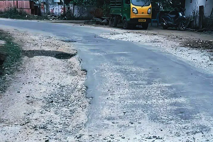നെന്മാറ-ഒലിപ്പാറ പാത നവീകരണം സാവകാശം തേടി കരാറുകാരൻ