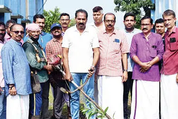 എൻ.ജി.ഒ. അസോസിയേഷൻ പ്രവർത്തകർ കൈകോർത്തു; കല്ലക്കട്ട സർക്കാർ ക്വാർട്ടേഴ്സ് പരിസരം ശുചീകരിച്ചു