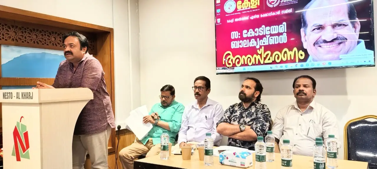 അല്ഖര്ജ് ഏരിയ നടത്തിയ അനുസമരണത്തില് കേളി രക്ഷാധികാരി സെക്രട്ടറി കെപിഎം സാദിഖ് സംസാരിക്കുന്നു.