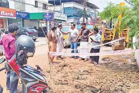 പി.ഡബ്ല്യു.ഡി. റോഡ് അനുമതിയില്ലാതെ ജല അതോറിറ്റി പൊളിച്ചു
