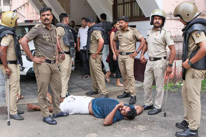 സ്കൂൾ കായികമേള: ഡി.ഡി. ഓഫീസ് ഉപരോധിച്ച് ഡി.വൈ.എഫ്.ഐ.