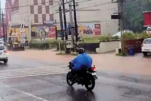 മഴ പെയ്താൽ ദേശീയപാത വെള്ളക്കെട്ടിൽ