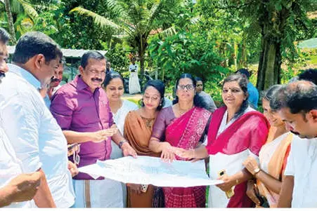 നേര്യമംഗലത്തും പിണവൂർകുടിയിലും ട്രൈബൽ ഹോസ്റ്റലുകൾ; നിർമാണം വേഗത്തിലാക്കാൻ നിർദേശം