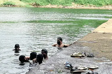 കൂടപ്പുഴ തടയണ; കുളിക്കാനെത്തുന്നവരുടെ എണ്ണംകൂടി