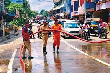 പെരുമ്പുഴയിൽ ‘വെള്ളപ്പൊക്ക’ത്തിന് പിന്നാലെ അപകടവും