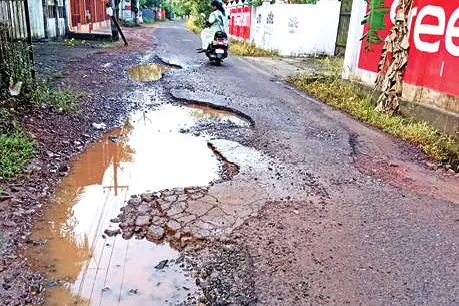 പൊയ്യക്കര ജങ്ഷൻ-വഴുതാനം റോഡ് തകർന്നു