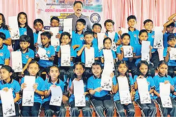 കുരുന്നുകൈകളിൽ വിരിഞ്ഞു ഗാന്ധിസ്മൃതിയും ഗാന്ധിസന്ദേശങ്ങളും