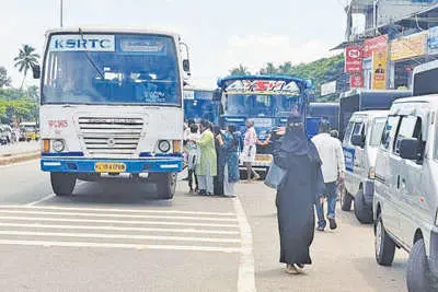 കുമ്പളയിലെ ഗതാഗത പരിഷ്കരണം കാത്തിരിപ്പുകേന്ദ്രങ്ങൾ പണിതിട്ടും കാര്യമില്ല