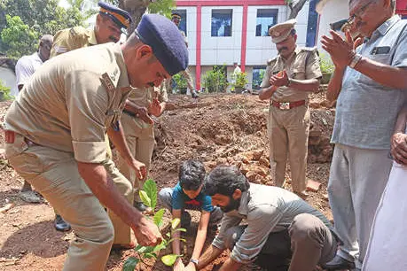 ബാപ്പുജിക്ക് പിറന്നാൾസമ്മാനം 157 മരങ്ങൾ