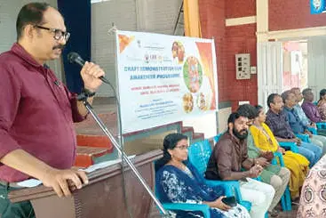 എസ്.കെ.എം.ജെ. സ്കൂളിൽ കരകൗശല പ്രദർശനവും പരിശീലനവും
