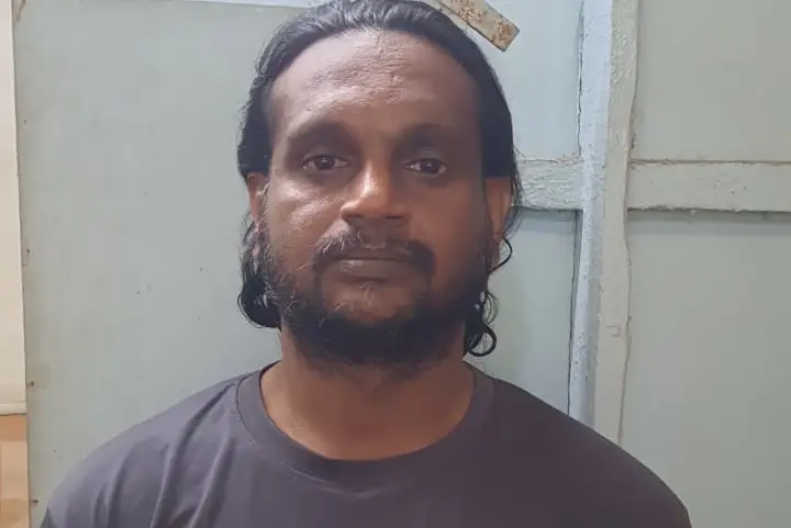 വീട്ടമ്മയ്ക്കുനേരെ അയൽവാസി വെടിയുതിർത്ത സംഭവം: അക്രമം വീട്ടുമുറ്റത്തേക്ക് കുതിരച്ചാണകമിട്ടത് ചോദ്യംചെയ്തതിന് പിന്നാലെ