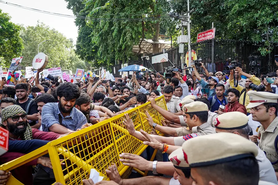 ജന്തർമന്തർ പ്രതിഷേധം: എസിപിക്കെതിരേ ലൈംഗികാതിക്രമ പരാതി നൽകിയ മാധ്യമപ്രവർത്തക കസ്റ്റഡിയിൽ