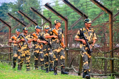 J-K deports 150 Bangladeshis found living illegally: 600 identified, 150 more to follow