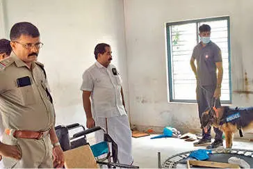 ആയൂർ ഗവ. ജവഹർ സ്കൂളിൽ സമൂഹവിരുദ്ധരുടെ അക്രമം