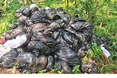 ആശുപത്രി മാലിന്യം ജനവാസപ്രദേശത്ത് തള്ളി