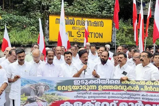 കളക്ടറുടെ വിവാദ ഉത്തരവുകൾ പിൻവലിക്കണം- റോഷി അഗസ്റ്റിൻ