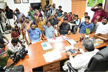 രോഗി മരിച്ച സംഭവം: സൂപ്രണ്ട് ഓഫീസ് ഉപരോധിച്ച് ഡി.വൈ.എഫ്.ഐ.