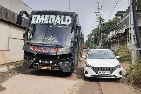 സർവീസ്റോഡ് വീണ്ടും ജലപാതയായി