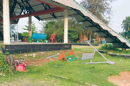 ധർമടം ടൂറിസം ഫെസിലിറ്റേഷൻ സെന്റർ; ആര് പരിഹരിക്കും ഈ ജീർണാവസ്ഥ