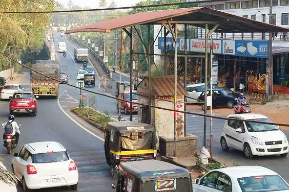 അപകടങ്ങൾ ഒഴിവാക്കാൻ ഈ ഡിവൈഡർ അൽപ്പം മാറ്റിക്കൂടേ?