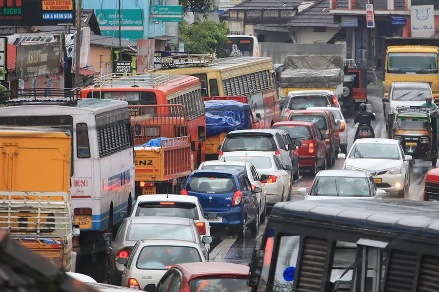 എംസി റോഡ് നവീകരണം: പതിബെല്ലിന് നൽകിയത് 60.75 കോടി, രണ്ട് സർക്കാരുകളുടെ വീഴ്ചയിൽ സംസ്ഥാനത്തിന് നഷ്ടം 100 കോടി