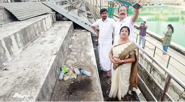 സംസ്ഥാന സ്കൂൾ ഗെയിംസ് നീന്തൽ മത്സരത്തിനിടെ അപകടമുണ്ടായ തൃശ്ശൂർ അക്വാട്ടിക് കോംപ്ലക്സ് മന്ത്രി ഒ.ജെ. ജനീഷ് സന്ദർശിച്ചപ്പോൾ. രാജൻ ജെ. പല്ലൻ എം.എൽ.എ., മേയർ നിജി ജസ്റ്റിൻ എന്നിവർ സമീപം.