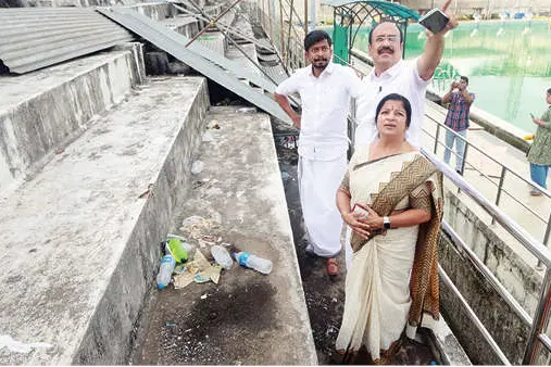 കായികമേളക്കിടെയുണ്ടായ അപകടം: വീഴ്ച ഉദ്യോഗസ്ഥരുടേതെന്ന് മന്ത്രി ജനീഷ്; തകർന്ന അക്വാട്ടിക് കോംപ്ലക്സ് സന്ദർശിച്ചു