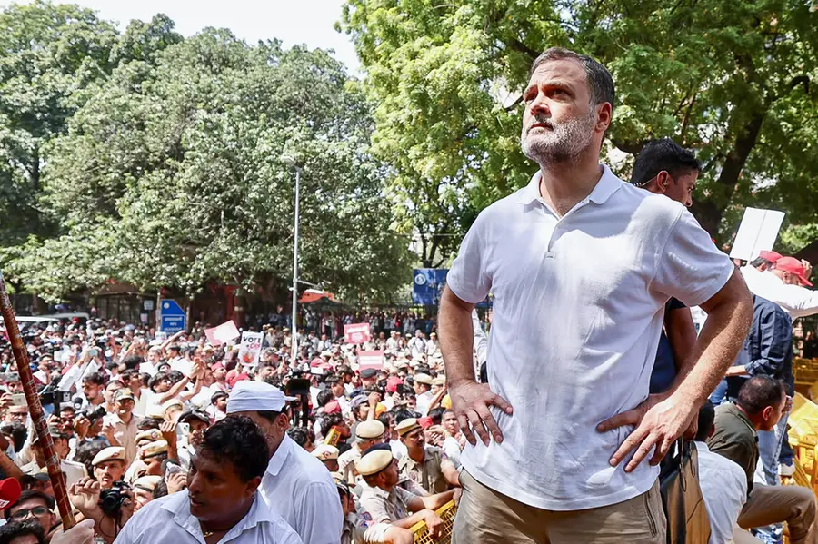 മണിക്കൂറുകൾ പിന്നിട്ട് ഇന്ത്യ മുന്നണി പ്രതിഷേധം,പങ്കെടുത്ത് BJDയും; തിരഞ്ഞെടുപ്പ് കമ്മിഷനെ കണ്ടിട്ടേ പോകൂവെന്ന് രാഹുൽ