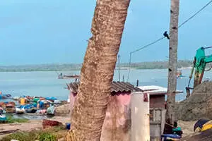 തീരദേശസുരക്ഷയ്ക്ക് പുല്ലുവില; പൊഴിക്കരയിൽ വീണ്ടും മണലെടുപ്പ്