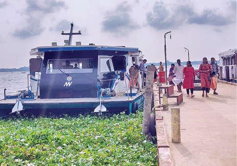 Boat trip to Pala fish farm