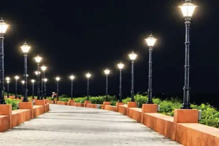 വെളിച്ചം വിതറി അലങ്കാരപ്പാത റെഡി: പടിഞ്ഞാറെക്കരയിൽ ഇനി പുതുകാഴ്ചകൾ
