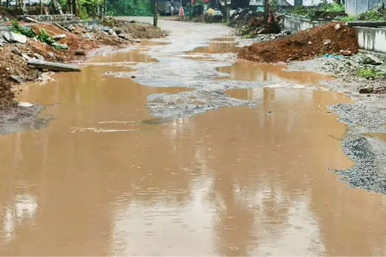 തൊട്ടിൽപ്പാലം-മുള്ളൻകുന്ന് റോഡ് ചെളിക്കുളമായി