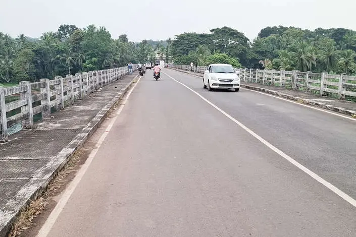 റോഡും പാലവുമായിട്ടും ചെക്കിക്കടവുകാർ യാത്രാദുരിതത്തിൽ
