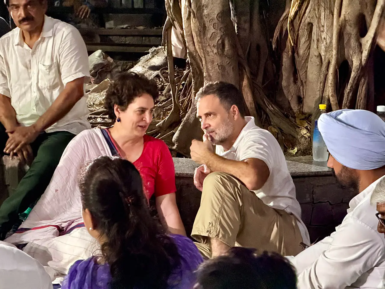 Lok Sabha LoP Rahul Gandhi, with Congress MP Priyanka Gandhi Vadra, stages a sit-in protest against Chief Election Commissioner Gyanesh Kumar at Akashvani Bhawan