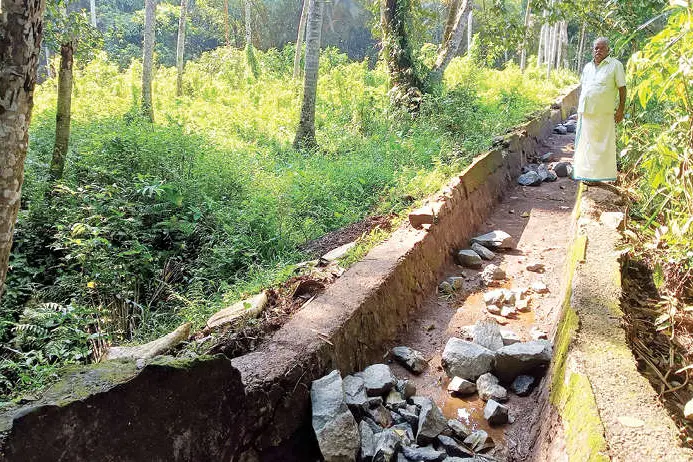 വെണ്ണീർവിളയിൽ കർഷകന്റെ കണ്ണീർ